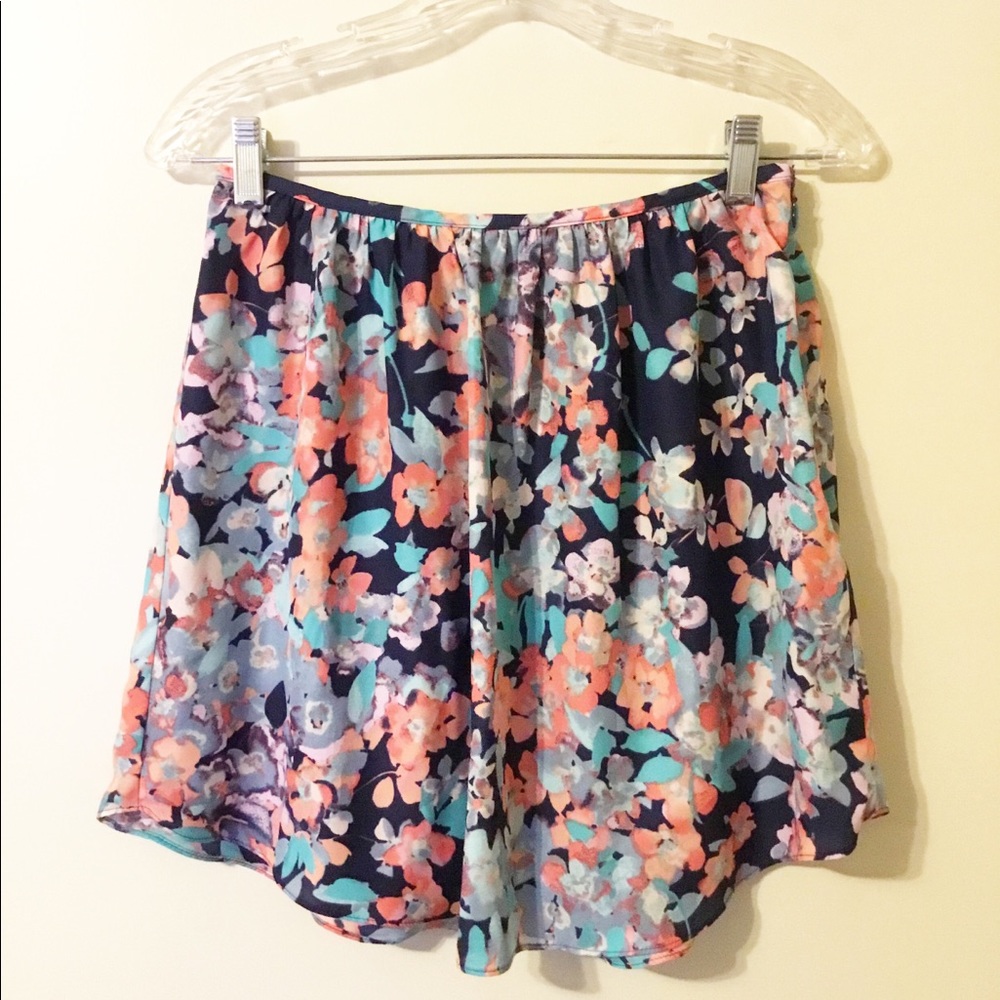 Lauren Conrad floral skirt 🌿